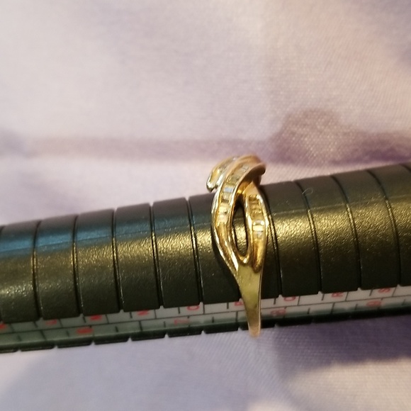 10K ring with genuine baguette diamonds.  8 1/4,  MAKE ME AN OFFER! - Picture 3 of 9